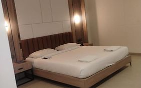 Hotel Shubham Prestige Kandlakoya